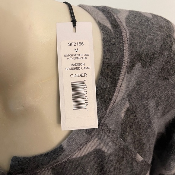 🚨New Michael Stars Women's Madison Brushed Camo Long Sleeve Notch Neck Size M - Picture 4 of 7